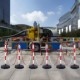 Kaufen Sie Verkehrspfosten, 6 Stück, Begrenzungspfosten mit befüllbarer Basis, höhenverstellbar, Verkehrskegel, lange Kette, 2 m, für Verkehrskontrolle, Baustelle, Parkplatz, Rot und Weiß