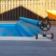 Comprar Carretel de lona para cobertura solar de piscina de alumínio 3,55-5,66 m com rodas de borracha e sacos de areia Sistema de rolo de lona para piscinas subterrâneas em casa ao ar livre público